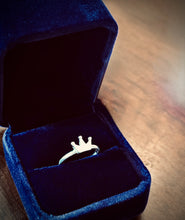Load image into Gallery viewer, Ring Silver Crown Stackable
