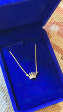 Load image into Gallery viewer, Necklace Gold Crown
