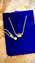 Load image into Gallery viewer, Necklace Gold Crown
