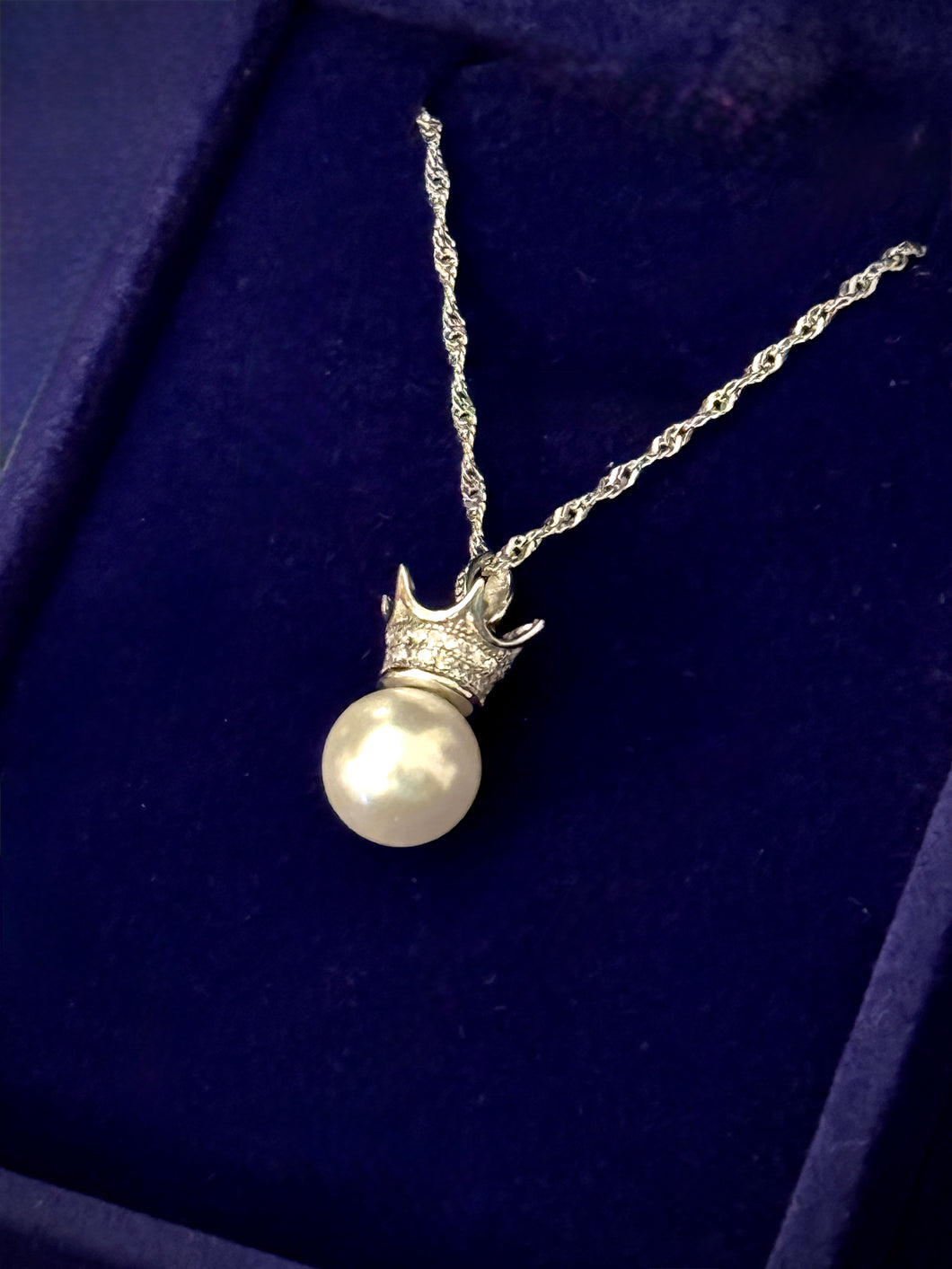 Necklace Silver Stoned Crown-Topped Pearl Chain